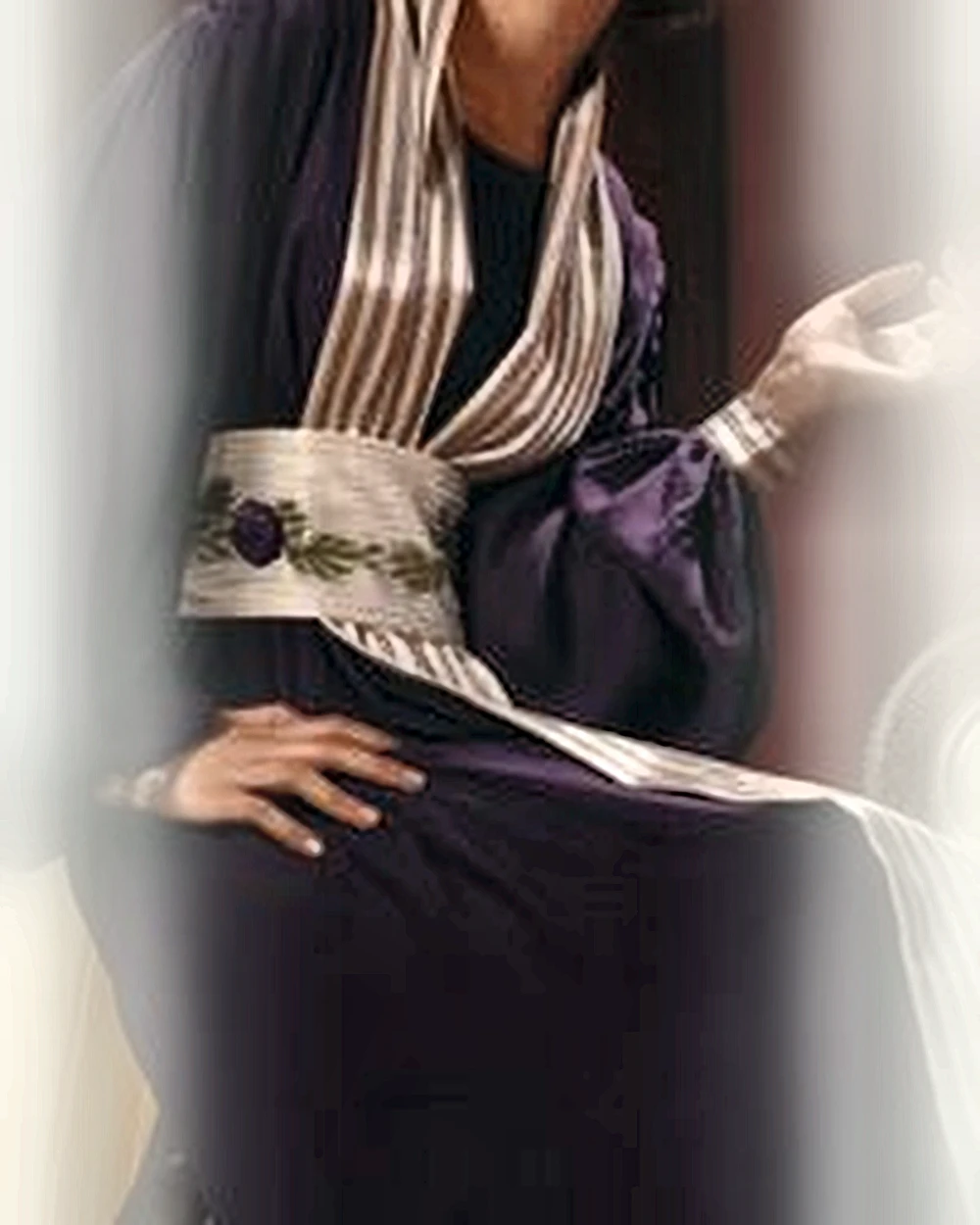 Caftan Aubergine Drapé Satin — Ouidad Création